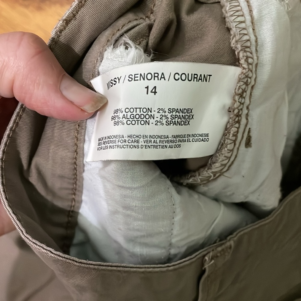 Women’s Bandolino Cropped Cropped Pants Khaki Size 14 - Picture 4 of 6